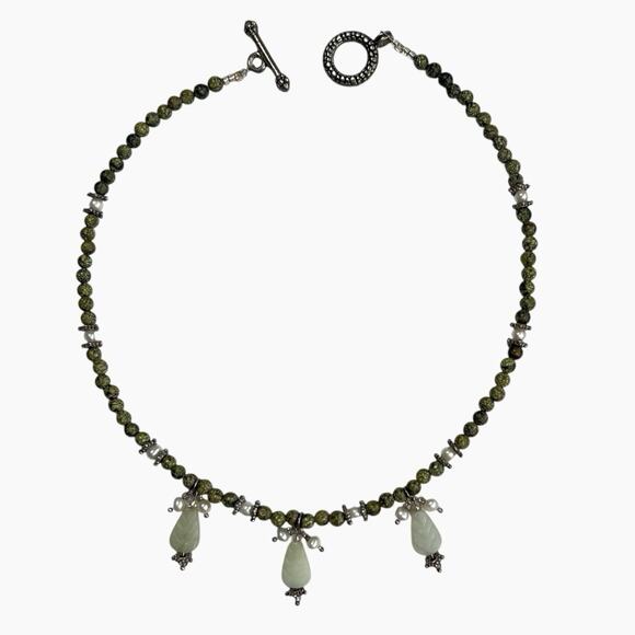 Vintage Necklace Green Jadeite Pendant Drops Glass Beads Short 14.5 Inches - Picture 11 of 13